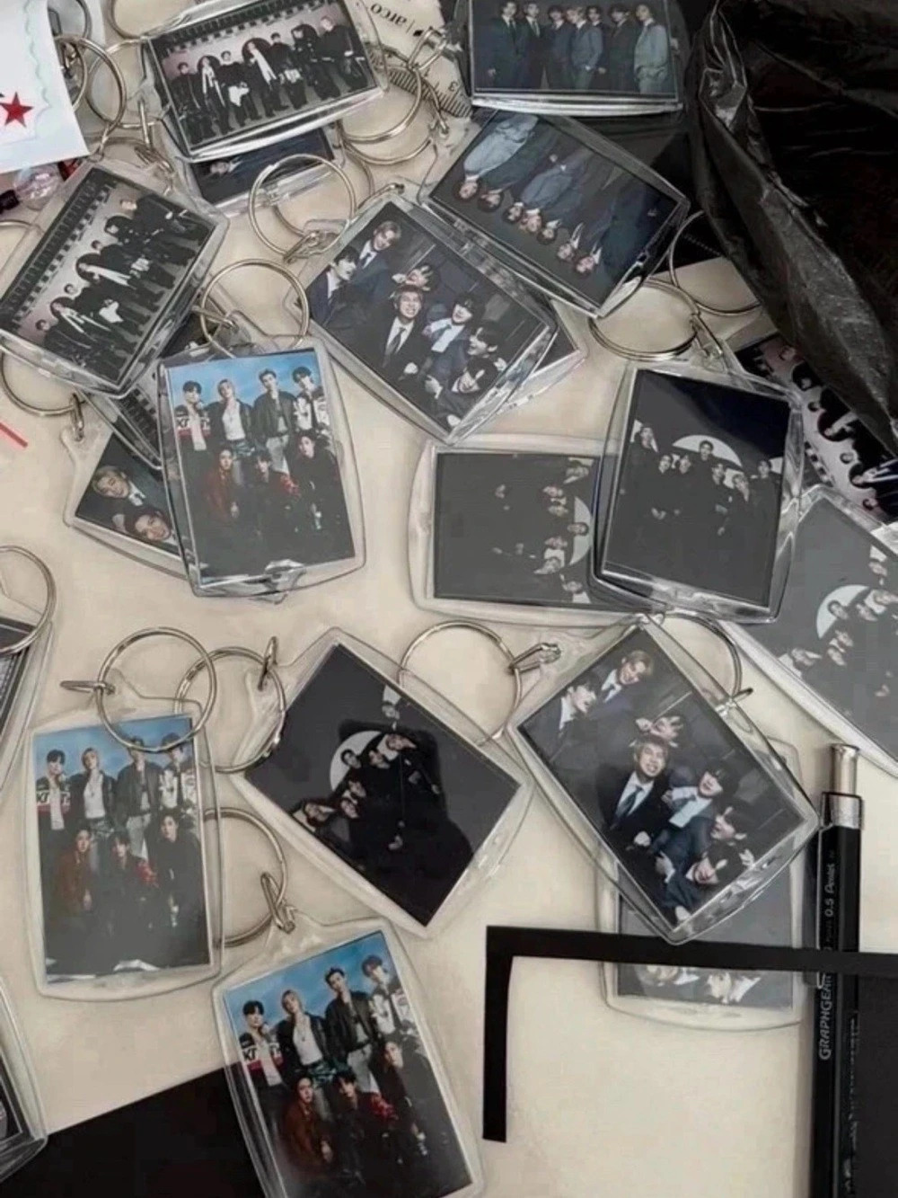 BTS Photo Keychain - Picture 6 of 6